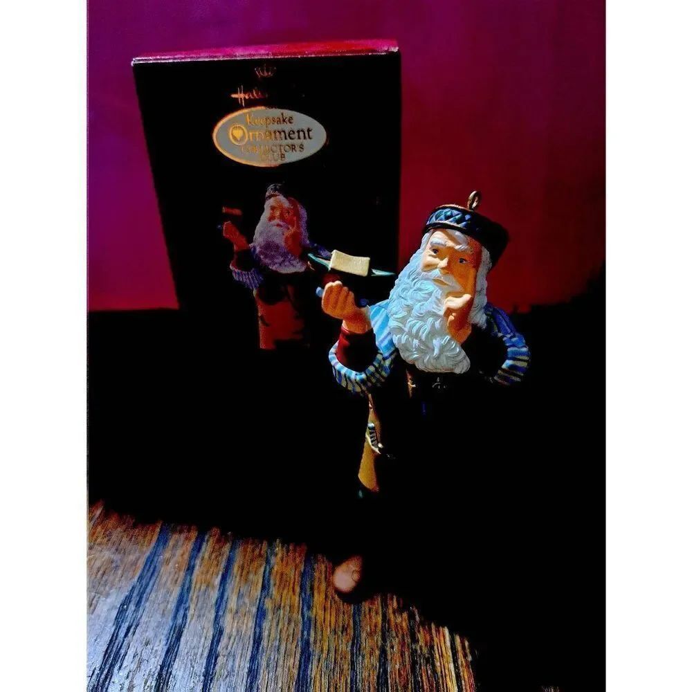 Vintage 1999 Hallmark Keepsake Toymakers Gift Santa Christmas Holiday Ornament